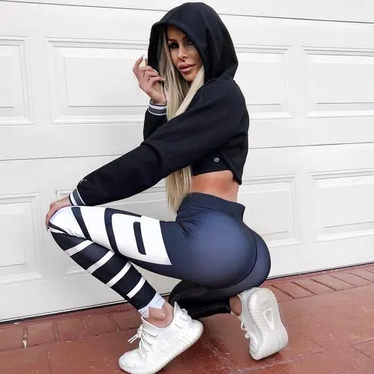 חשפנית קאמילה